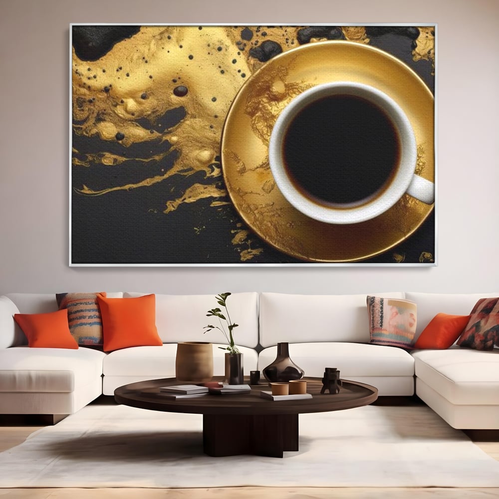 Tablou canvas cu tablou canvas cu ceasca de cafea, in rama de aluminiu argintiu, pe perete intr-un living